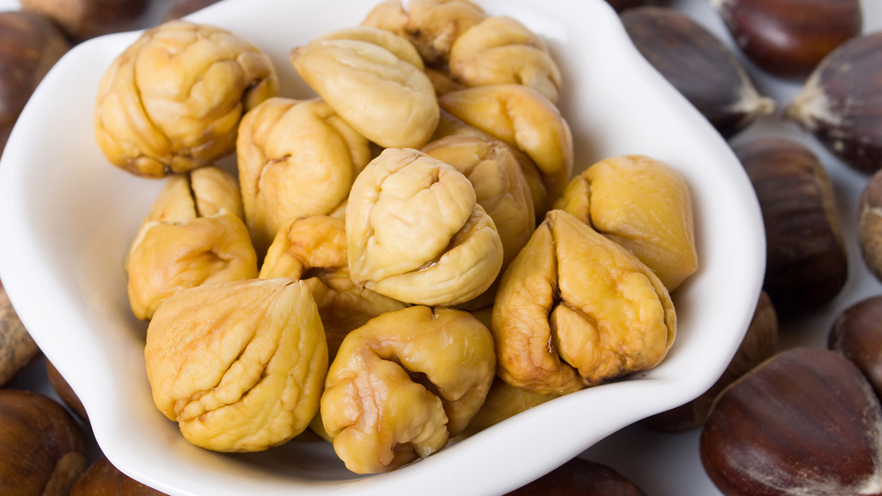 生食栗子补肾的效果更好    中老年人早晚吃栗子可以补肾