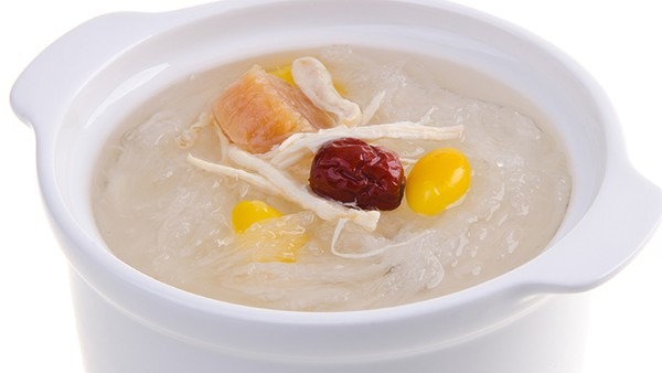 燕窝的功效与作用及营养 燕窝什么季节吃效果最好？