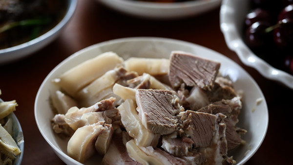 吃狗肉可以补肾壮阳 但不应该和三种食物一起吃