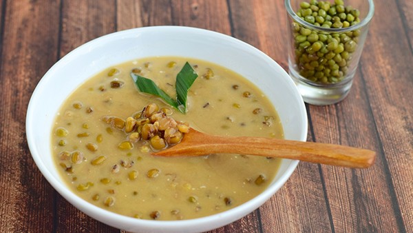 随地都能减肥? 在地铁上做减肥瘦身操