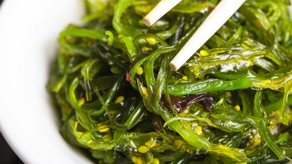 喜欢跷二郎腿易致小腿粗!推荐3种有效瘦腿方法