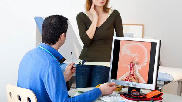 冬天的口鼻要保温感冒防止鼻咽炎   鼻咽炎的症状是什么